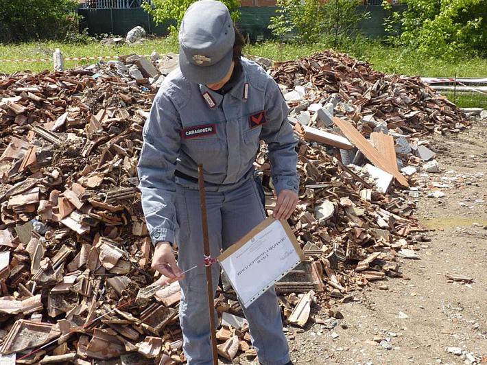 Smaltivano rifiuti illegalmente: denunciati