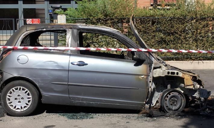 Bruciate tre auto nella notte Gallery