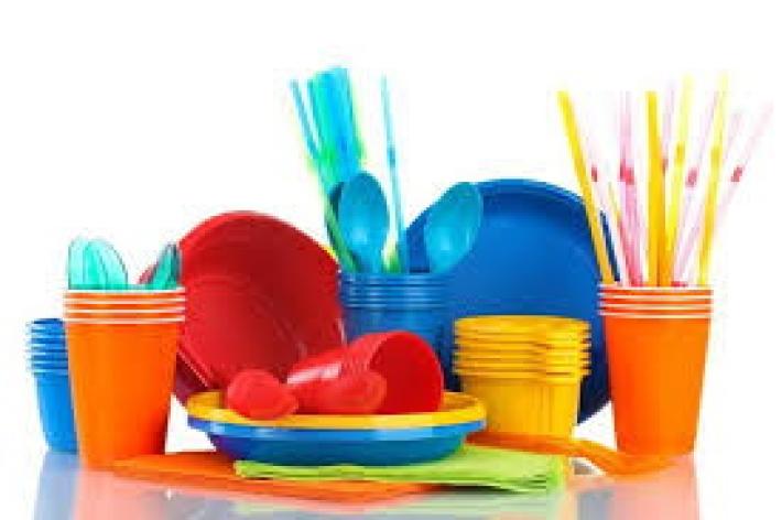 Consiglio Ue approva lo stop alle plastiche monouso