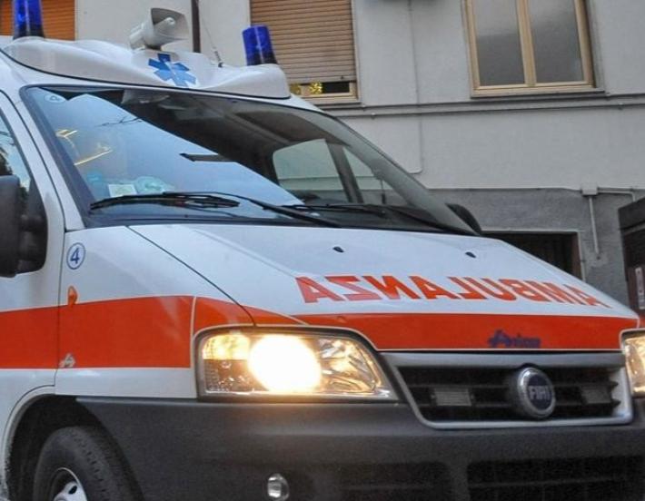 Notte di incidenti in provincia: auto fuori strada a Berzola (Langhirano) e  scontro auto-moto a Scurano. Tre feriti gravi