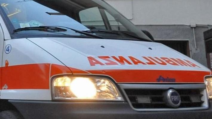 Notte di incidenti in provincia: auto fuori strada a Berzola (Langhirano) e  scontro auto-moto a Scurano. Tre feriti gravi