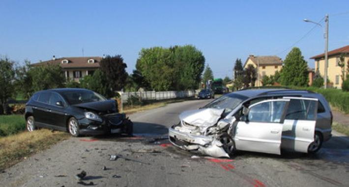 Incidente a Chiusa Ferranda: 6 feriti fra cui tre bambine. Grave una donna