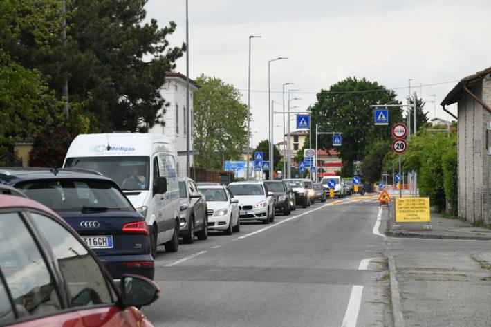 Via Europa e via Paradigna, lunghe code