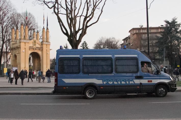 Lattina contro i poliziotti: daspo di 5 anni ad un giovane parmigiano