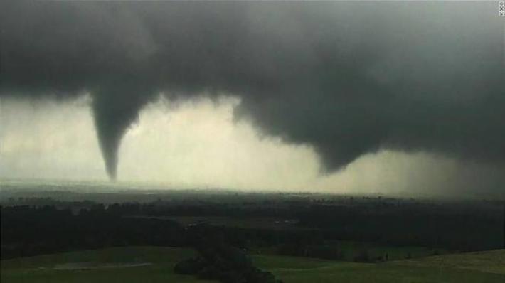 Tornado in Oklahoma, motel spazzato via. 'Ci sono vittime'