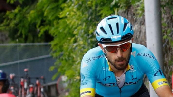 Giro, a Ivrea vince Cataldo: Nibali stacca Roglic