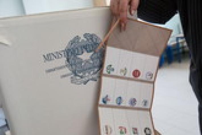 Fotografa la scheda elettorale: denunciato