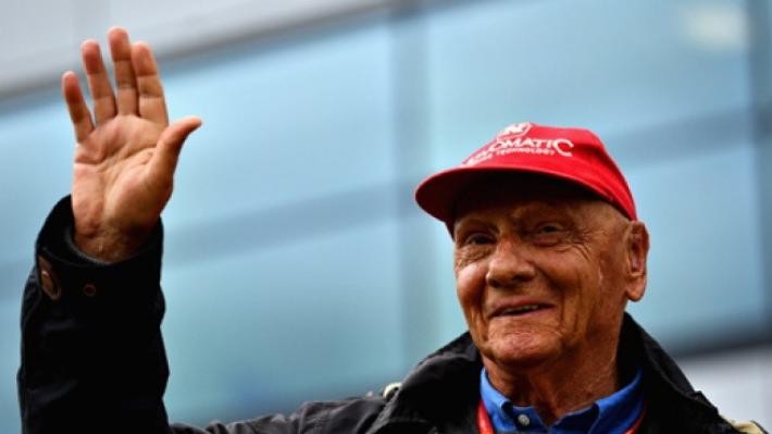 Niki Lauda: l'ultimo viaggio con la tuta della Ferrari