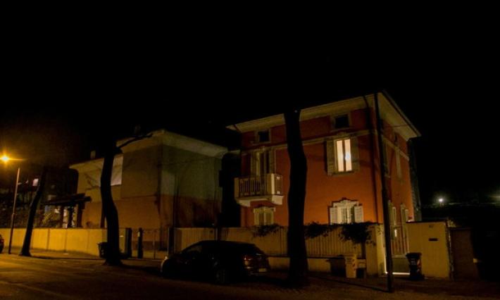 Viale Duca Alessandro "Lampioni spentida un anno, aumentano i furti"