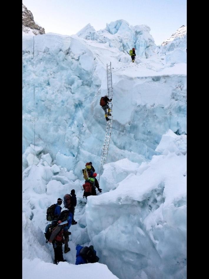 Everest: sale a 11 numero dei morti