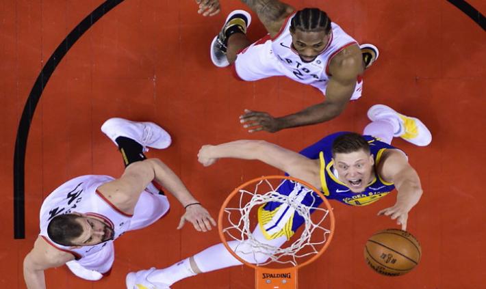 Spettacolare Finals Nba: rimonta Warriors, ora 1-1 con Raptors