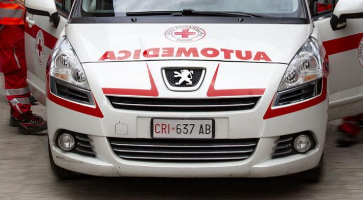 Bimbo travolto dal cancello di casa: &egrave; gravissimo