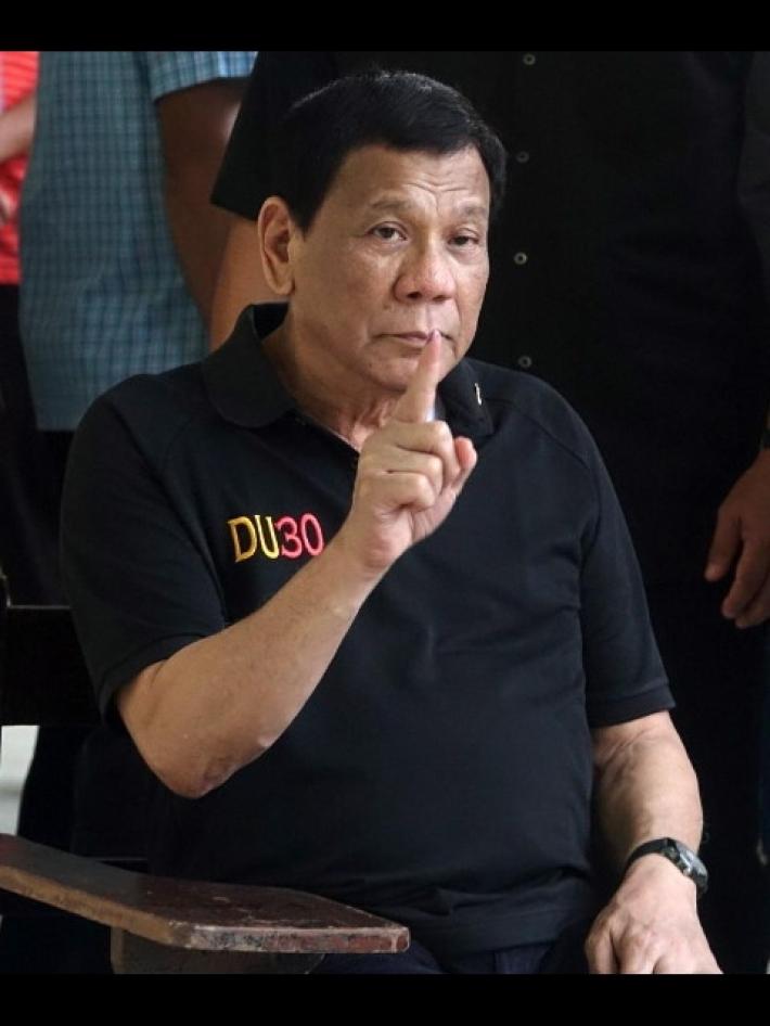 Duterte: 'Ero gay, donne mi hanno curato'