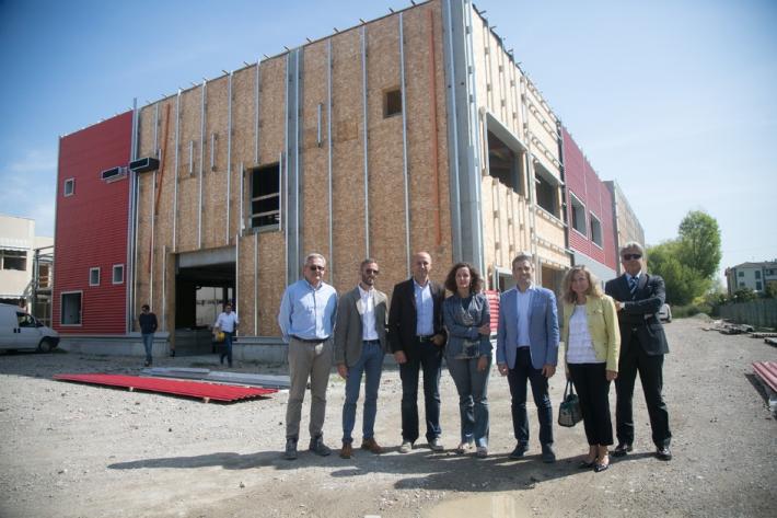 Amianto nella scuola Anna Frank: l'anno scolastico inizier&agrave; altrove