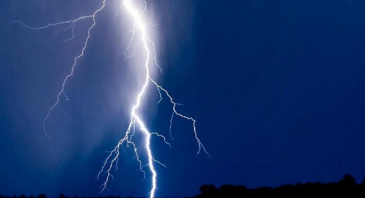 Fulmine vicino a una cabina elettrica: blackout a Fiorenzuola e in alcune frazioni