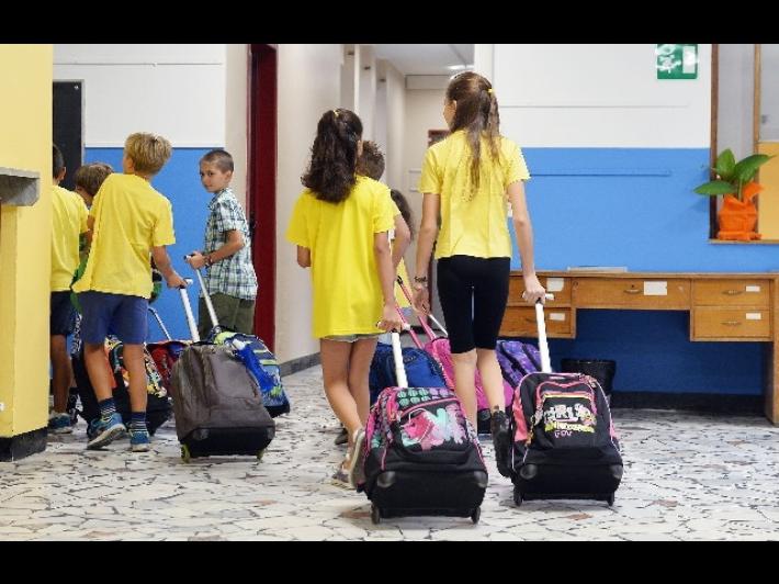 Preside, stop pantaloncini corti a scuola