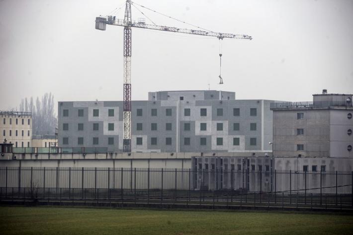 Carcere, due poliziotti aggrediti da un africano