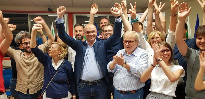 Ballottaggi: Ferrara a destra dopo oltre 70 anni, il Pd si riprende Livorno e tiene Reggio