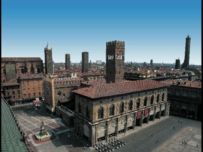 Bologna, protesta dei dipendenti comunali interrompe in Consiglio