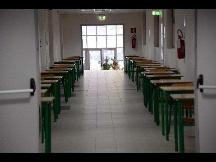 Abusi su studentesse, prof ai domiciliari