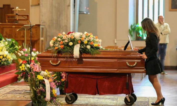 Lacrime e Vasco per l'addio a Andrea