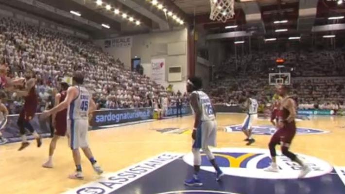 Venezia spietata: vince a Sassari e vola sul 2-1