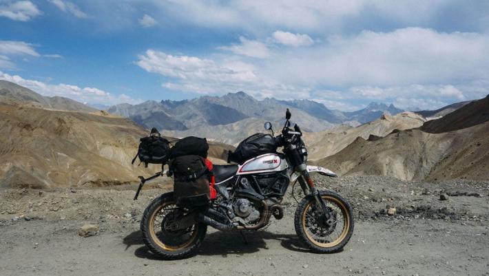 Scrambler Desert Sled Giro del mondo da Guinness