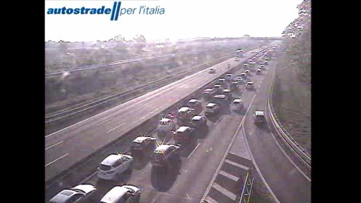 Traffico: code sulla A1 per un veicolo in avaria