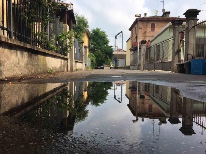"Perdita di acqua potabile in strada da una settimana:  e l'emergenza idrica?"