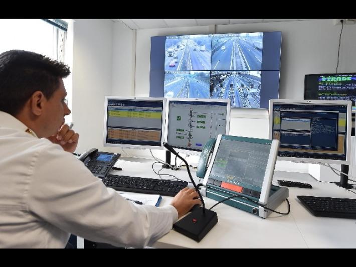 Scorda il portafogli in autogrill: fa  6 km contromano in autostrada