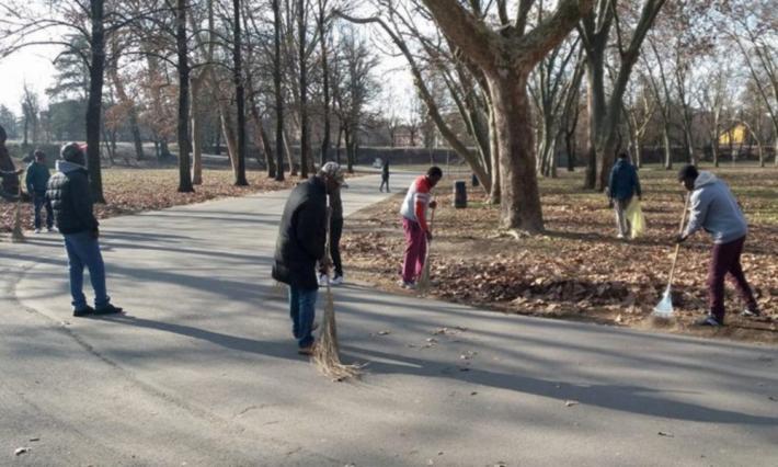Gli immigrati spazzano la Cittadella