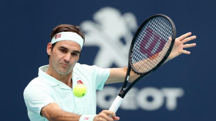 Federer da "dieci" ad Halle