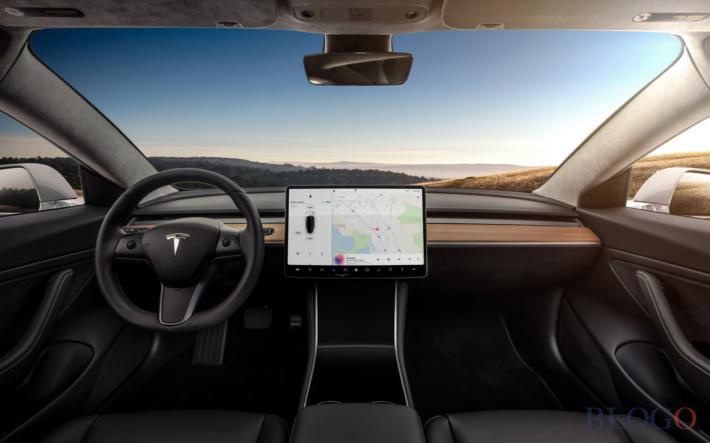 Al volante di Tesla Model 3 si puo' giocare ai videogames