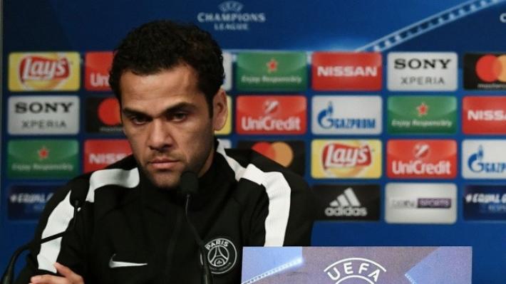 Dani Alves lascia il PSG, Conte lo chiede all'Inter
