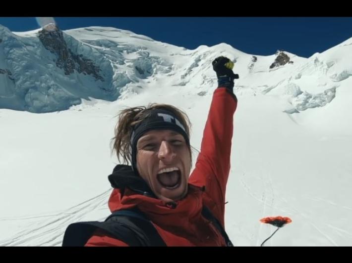 Con gli sci (e il paracadute) si lancia dalla vetta del Monte Bianco: impresa del francese Giraud - Video