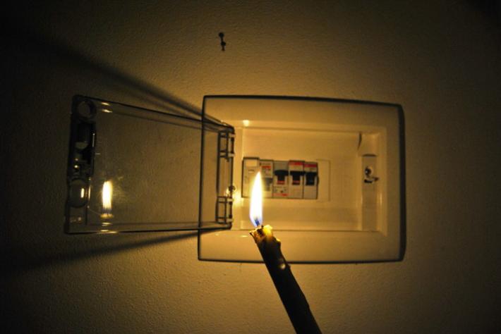 Calo di tensione in serata: segnalati black-out in tutta Parma e mancanza d'acqua