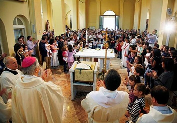 Parroco piacentino contro i rapper in omelia, "sono str..."