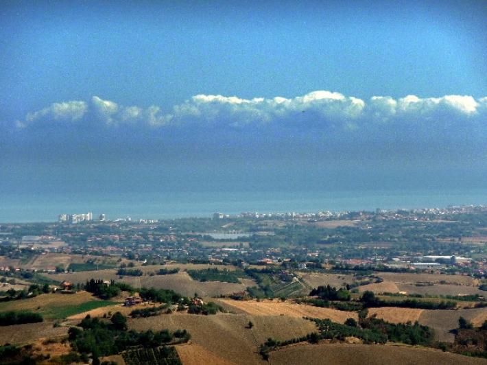 Incendio in hotel a Misano, tre feriti