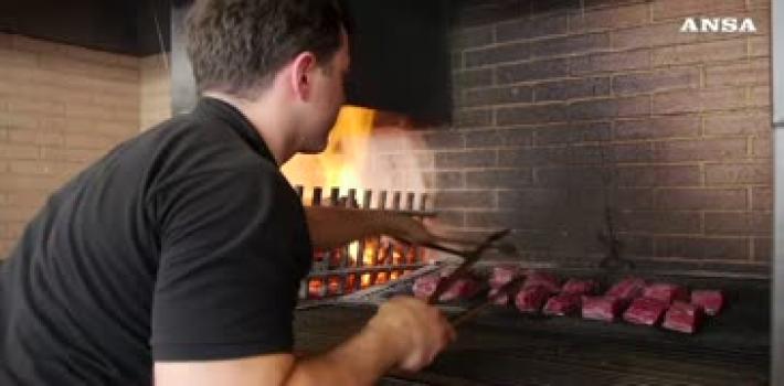 Pasquetta, trionfano le grigliate. Appello dei medici: "Non accendere il barbecue con l'alcol, rischi la vita"