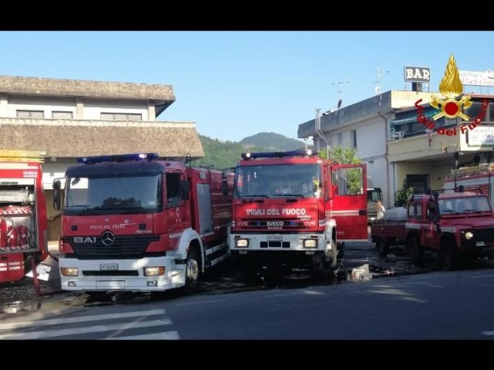 A fuoco deposito giocattoli in Lunigiana
