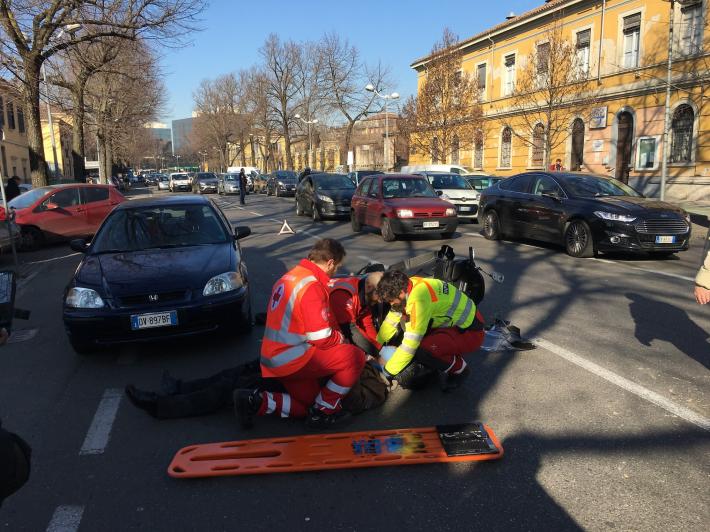 Pedone investito in viale Mentana