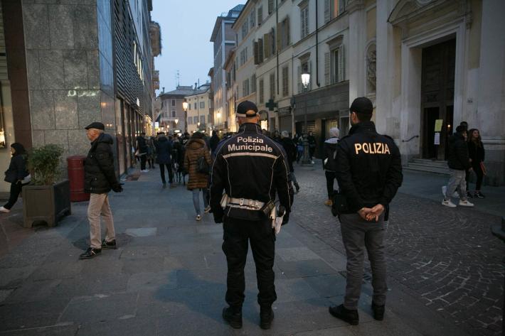 Baby gang in via Cavour: denunciati due minorenni