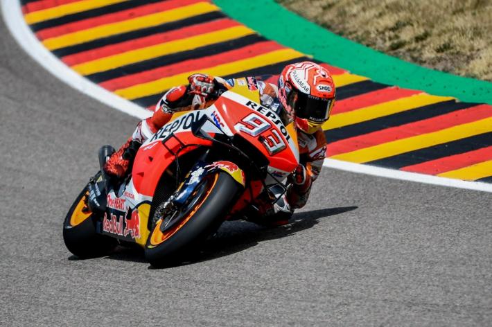 Gp Germania, il solito Marquez batte tutti. Quarto Petrucci