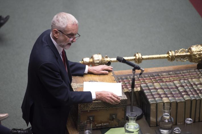 Corbyn  appoggia formalmente un referendum bis e chiede di restare in Europa