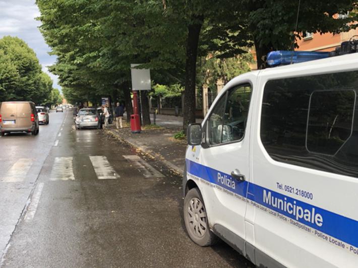 Investita da un'auto sulle strisce: &egrave; grave