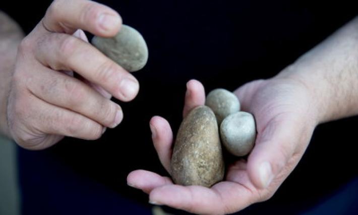 Denunciato il lanciatore di sassi