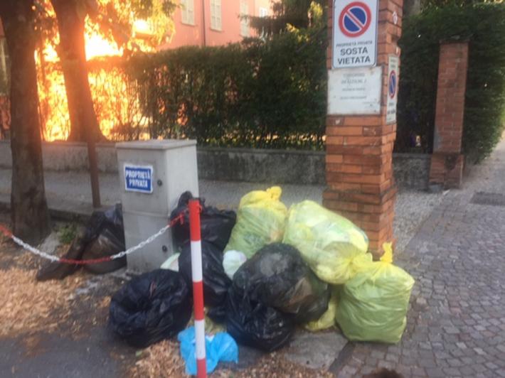 Ancora spazzatura in via Morestori