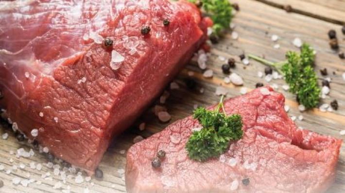 Carne, importante fonte di proteine e minerali