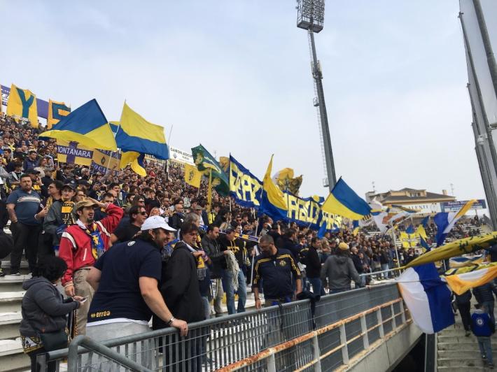 Striscione in curva per ricordare Marino Perani