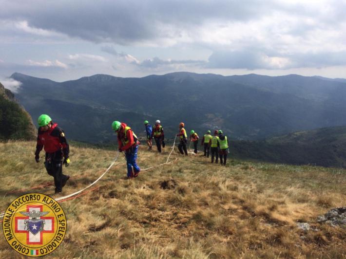 Cade mentre affronta coi compagni una via d'arrampicata:  salvata dal soccorso alpino